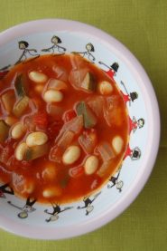 トマトと大豆のスープ